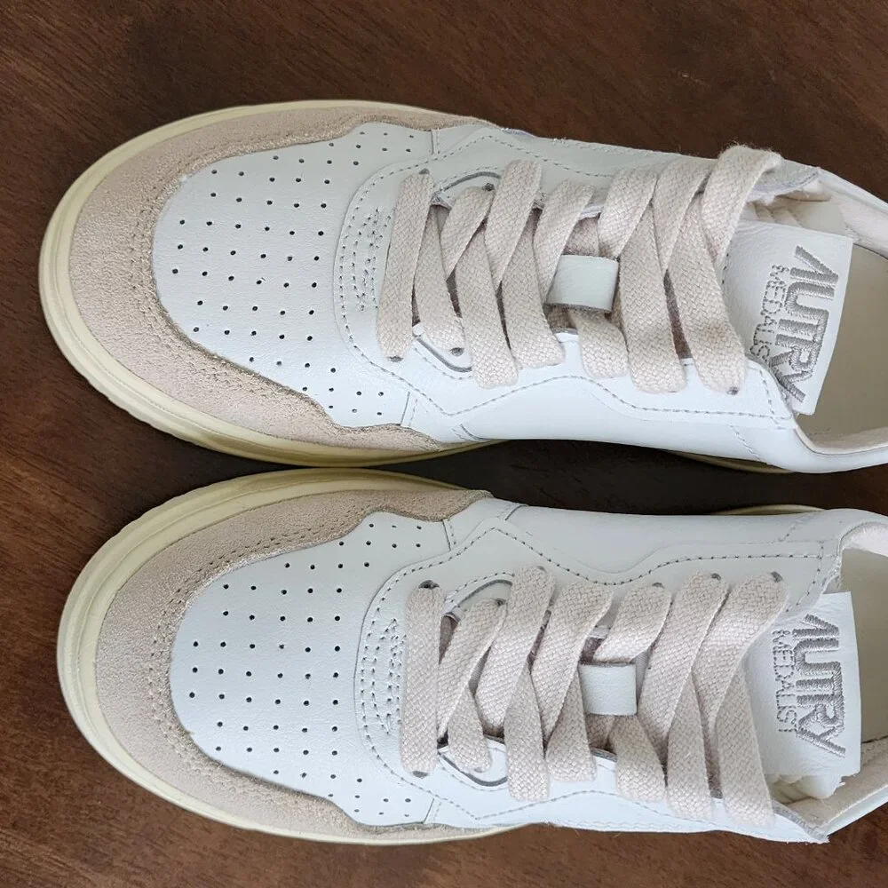 NWT - Autry Medalist Low Women’s Sneakers in White Blue 👟💙 - Picture 5 of 11